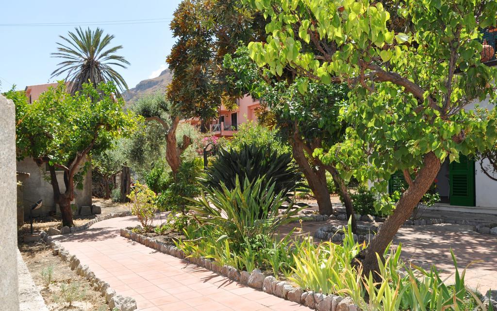 Seafront Apartments Garden House Taormina Room photo